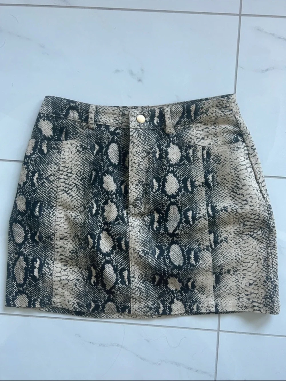 Le Lis Snake-Print Mini Skirt in Black and Cream